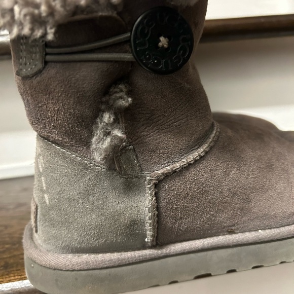 Ugg - Picture 5 of 10